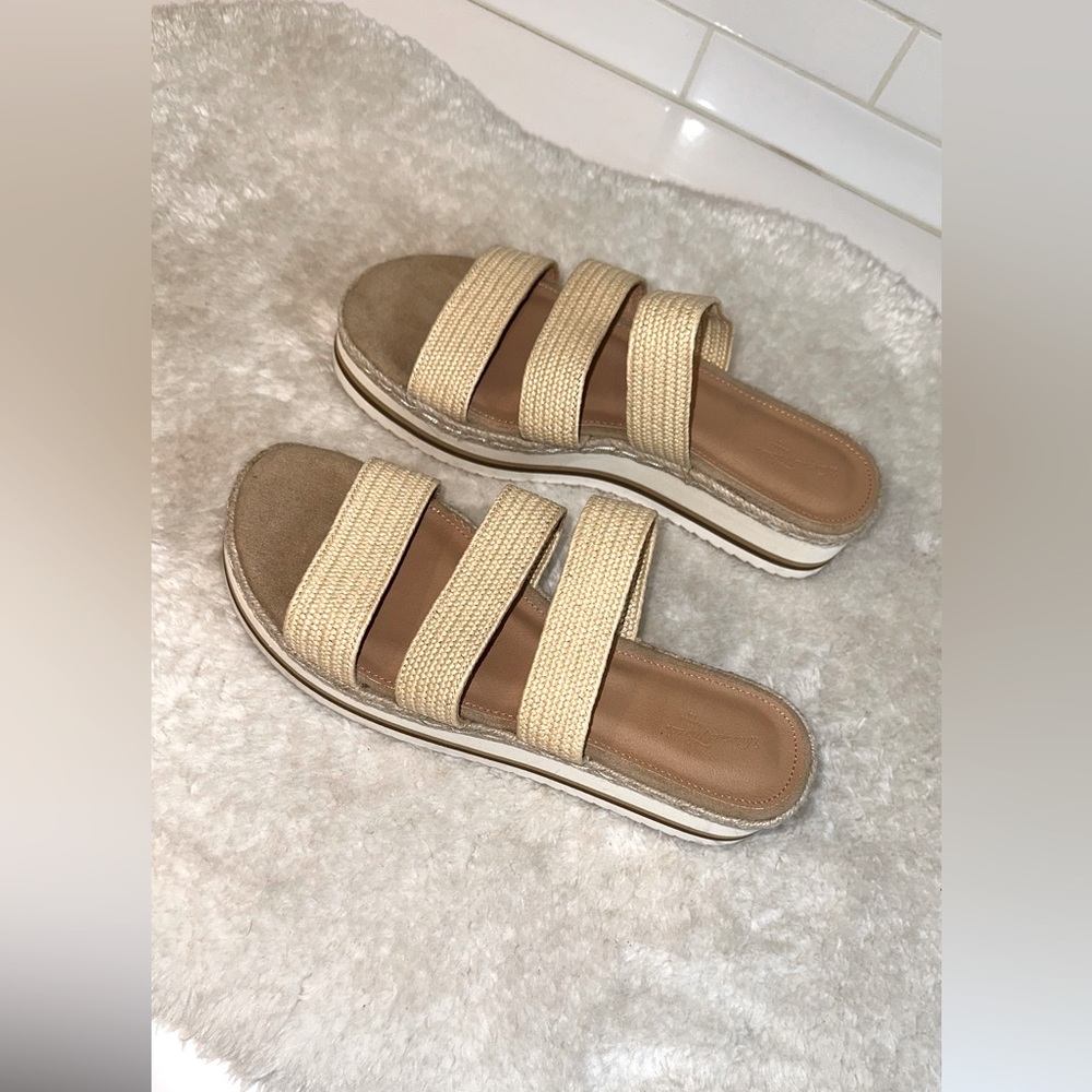 Women’s size 8 tan slide on sandals